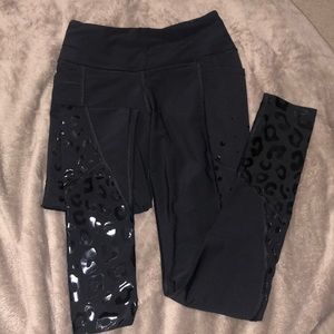 Victoria’s Secret Sport Black Leggings w/leopard